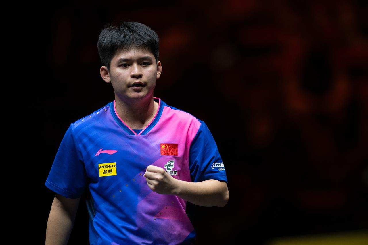 小石头晋级8强，大胖一轮游！刚刚结束了一场WTT香港总决赛男单1/8决赛，2