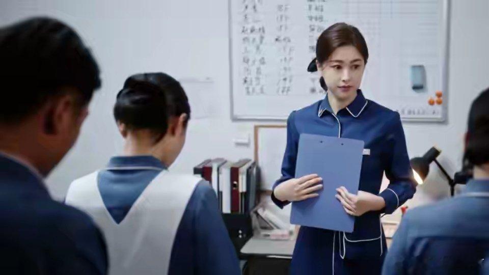 《蜜语纪》：许蜜语无心善举，竟让纪封凭空多了一位劲敌纪封空降浦荣酒店出任总经理，