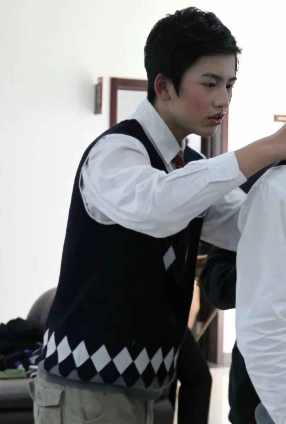 张凌赫小时候生图，那时候就很有星味。