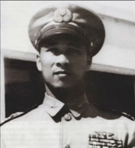 1966年，衣复恩给蒋介石开了10年专机，从没出过岔子。可这一年，莫名被捕，一关