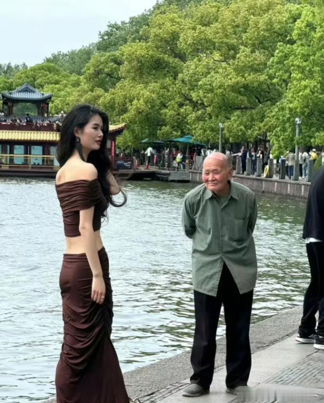 电视上看着一般，真人巨漂亮