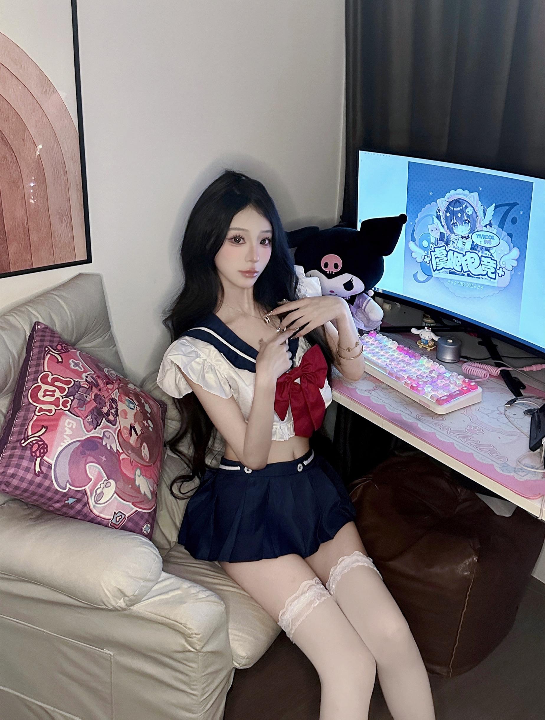 你总是问我英雄联盟和你哪个更重要，但英雄联盟就不会这么问我