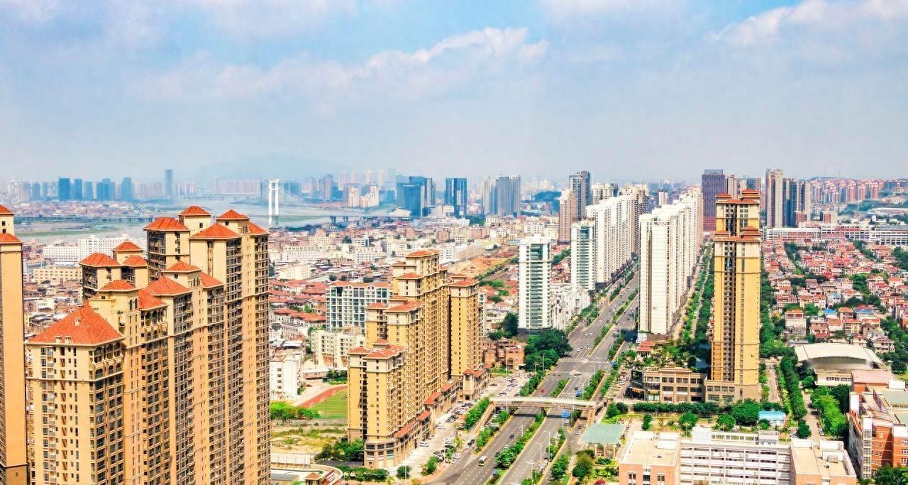 说个扎心的事：厦门，中国最老牌的经济特区之一，副省级城市，房价全国第四，名气比省