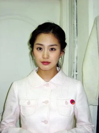 一直觉得他们俩夫妻在维持人设，金泰熙没揭穿他而已。Rain在这个年纪还要