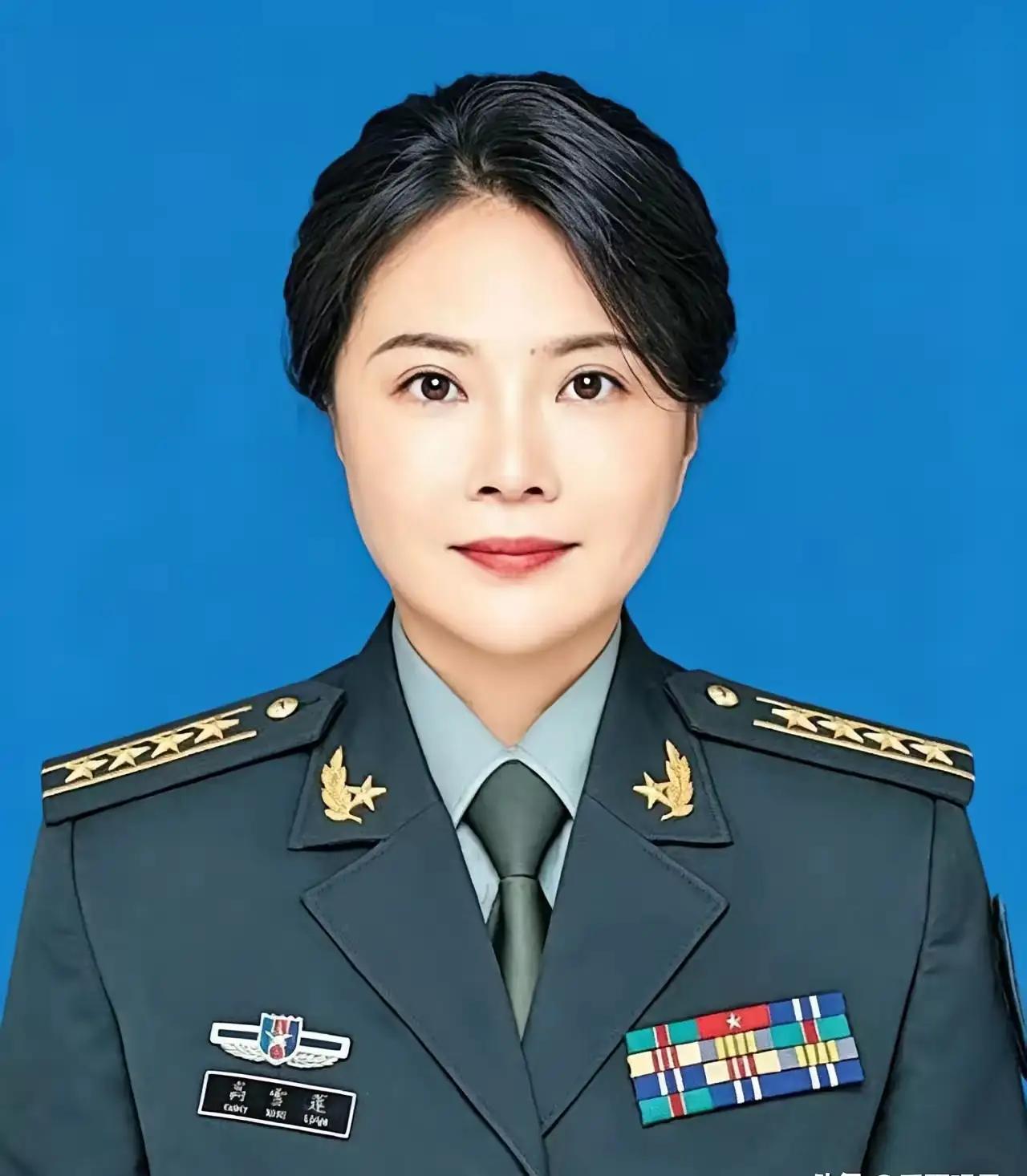 高雪莲，女，汉族，1976年10月出生，1996年7月入伍，1997年11月入党