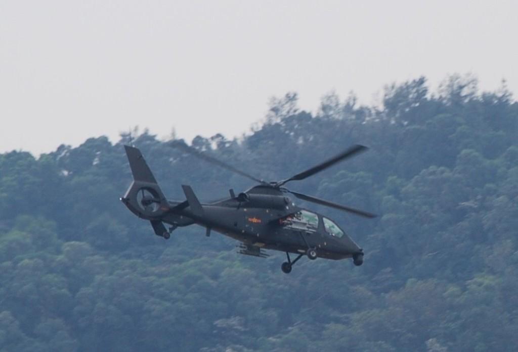 空中黑旋风：直19型专用武装直升机直19"黑旋风"是在直9战术侦察直升机基础