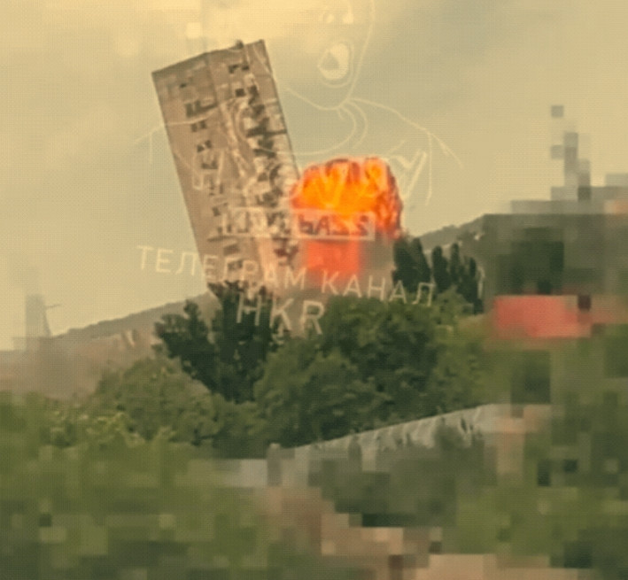 俄军“天竺葵”空中小摩托无人机，突破乌军密集防空火力，打击了克里沃罗格市的乌军征