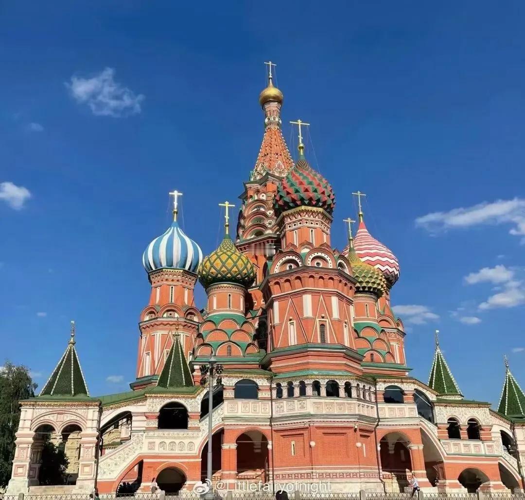 昨天下午，和几位老师聊起教师招聘的事。有位老师说：“在民办学校工作，能按时发工