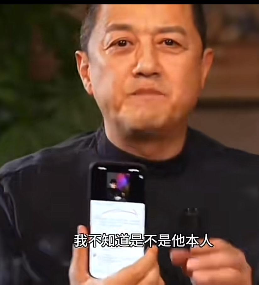 李亚鹏在镜头前聊起年少旧事时，随口提起的一段火车邂逅，原本只是平淡的青春回忆，却