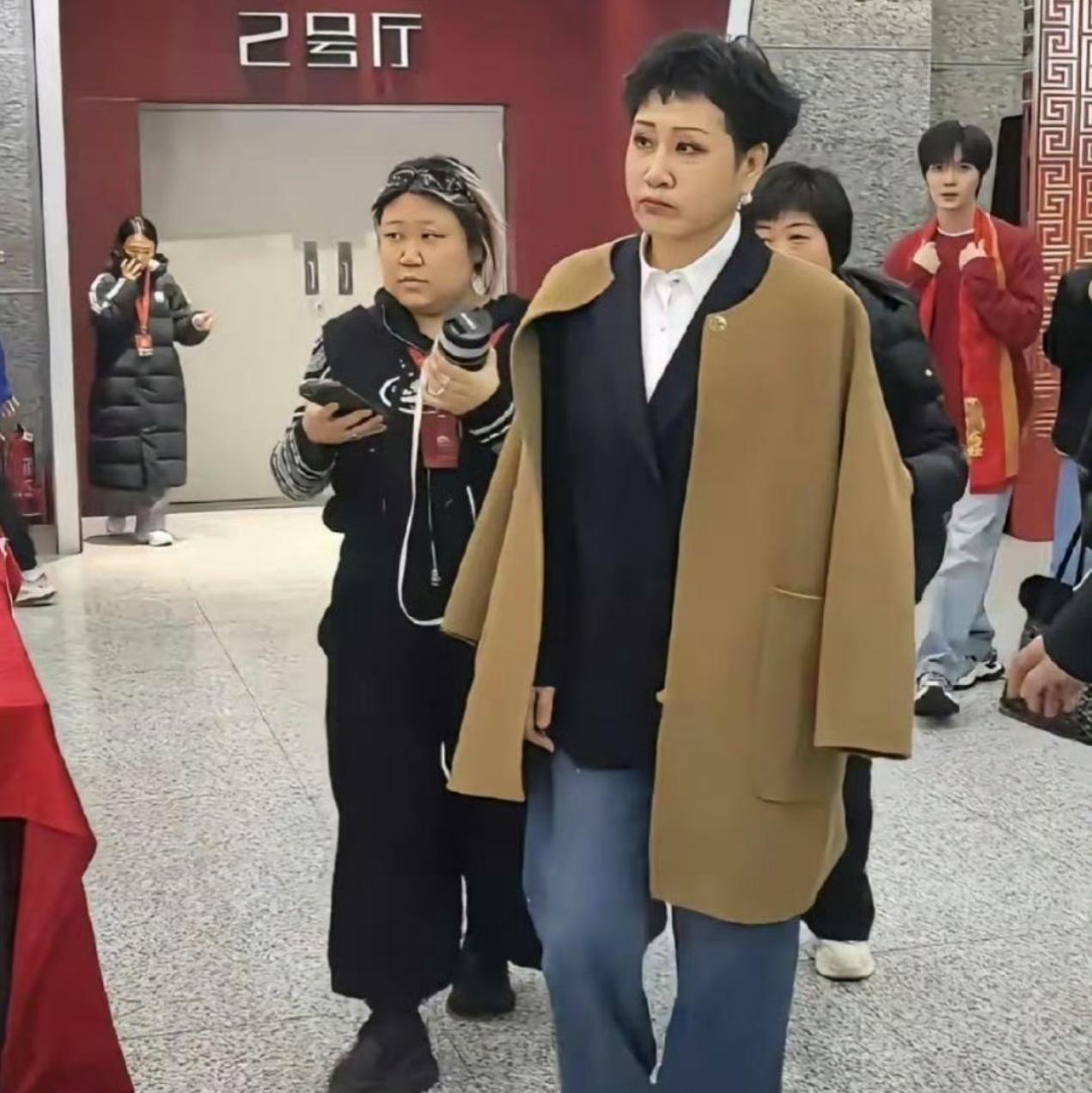 张凯丽感觉跟以前⁠不一样了，整个人气质都‌‌变了。⁠​​​