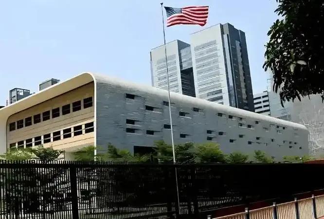 周一，美驻华使领馆发文：“卢比奥国务卿：作为世界前两大经济体，美中关系对全球影响