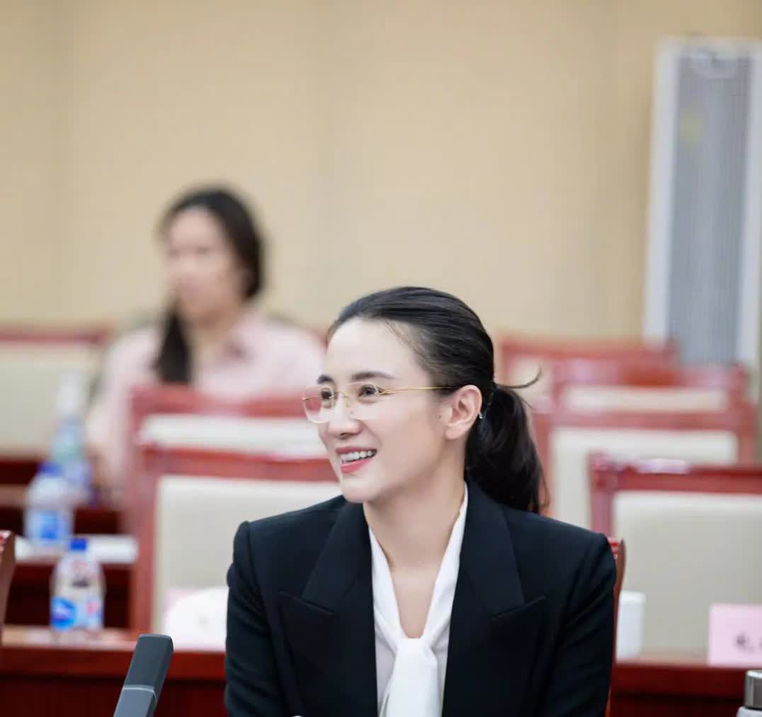 不得不说多读书真的太有用了你看看宋佳宋佳被问到对自己在文艺工作者角色的感受