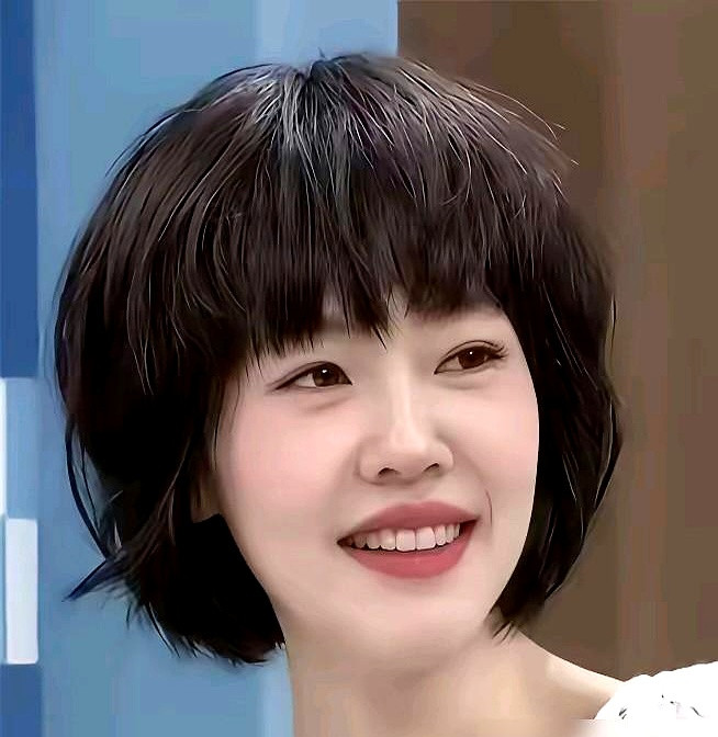 1998年小S在最在乎脸面的年纪，硬是套上满口钢牙，一戴就是整整三年早年跟大S同台出道，牙乱、露牙龈