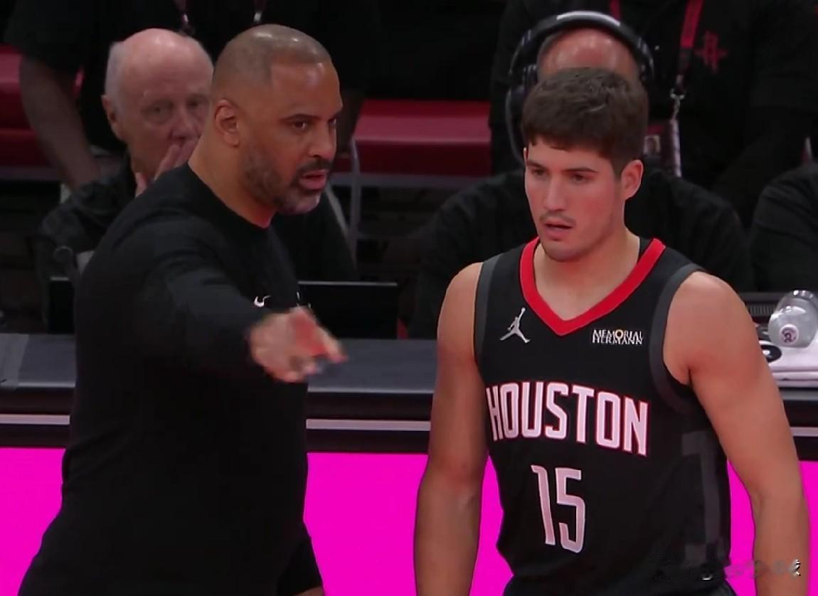 未来可期！！！火箭新星谢泼德最近8场比赛的正负值！！！客场对阵国王：13中4