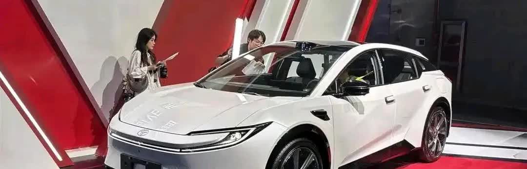 大家发现没有，有个很奇怪的现象，电车跑1000公里，电费100元就够了，油车跑1