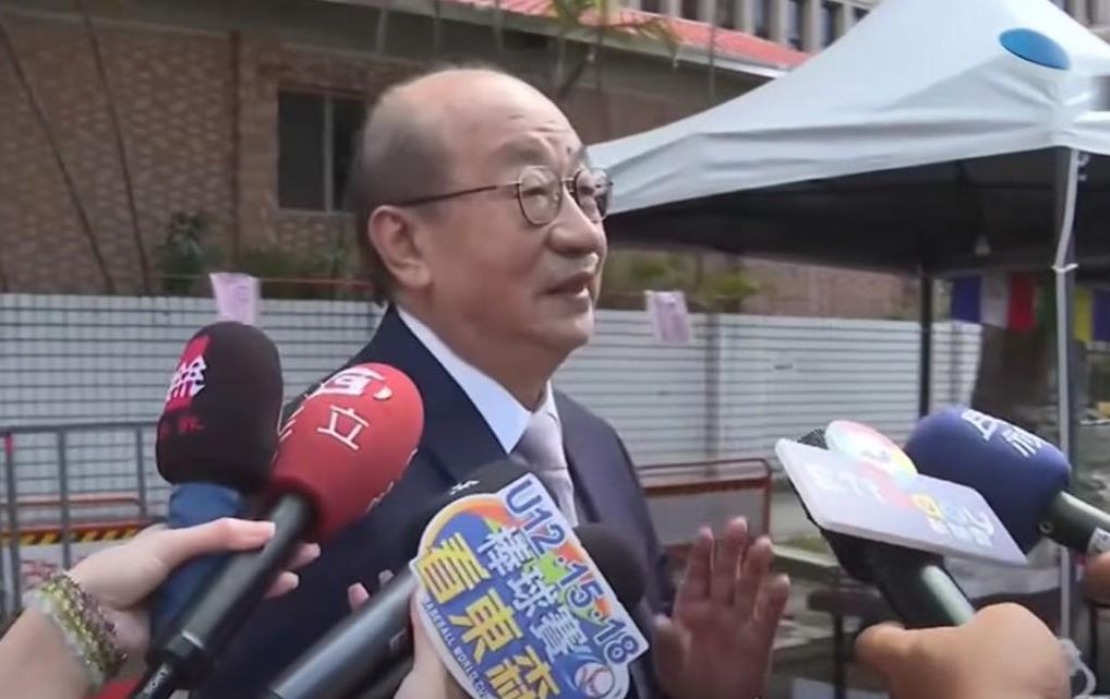 全台大罢免失利后，民进党团总召柯建铭成为众矢之的，党内发起连署施压民进党团改选，