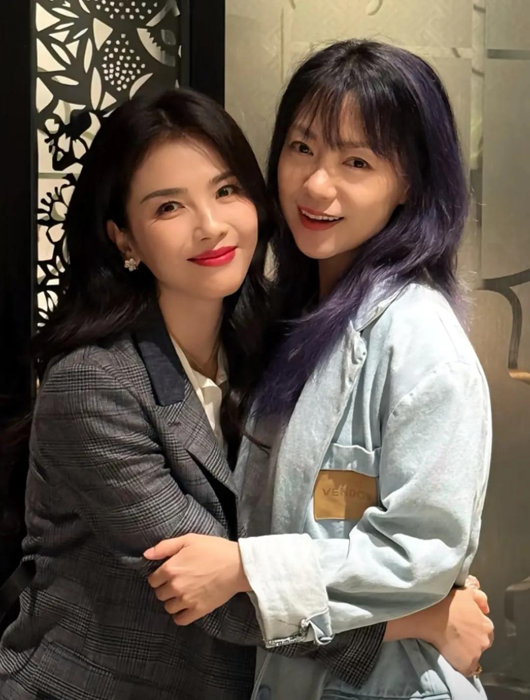 刘涛回广东探望《外来媳妇本地郎》老搭档，勾起网友们的童年回忆！1月20日，“大