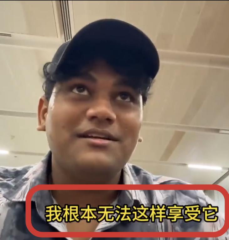 一位印度网红来国内玩[思考]，去了一家饭馆吃饭，他对着镜头各种吐槽，吃完后对店家
