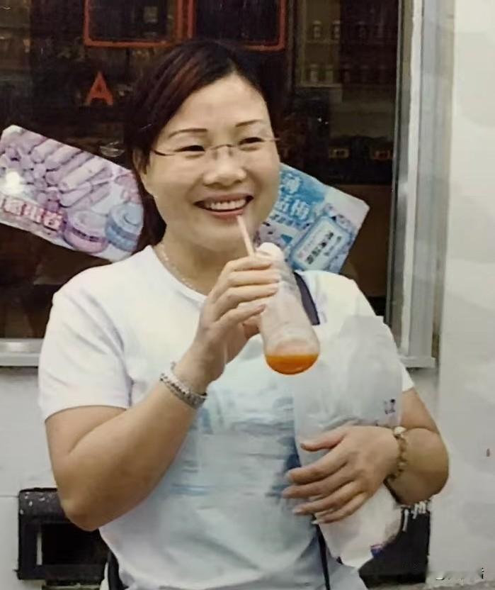 人老了才懂得不是活着就好而是让自己好好活着今早还在床上等待自然醒时，罗教