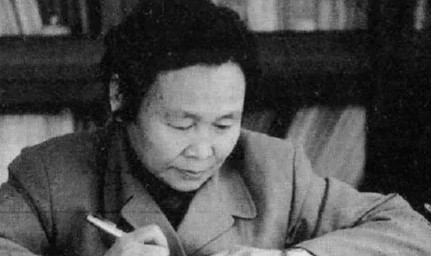 1937年，女红军张琴秋被抓后，1名马家军的旅长厉声喝问她：“你是不是张琴秋？”
