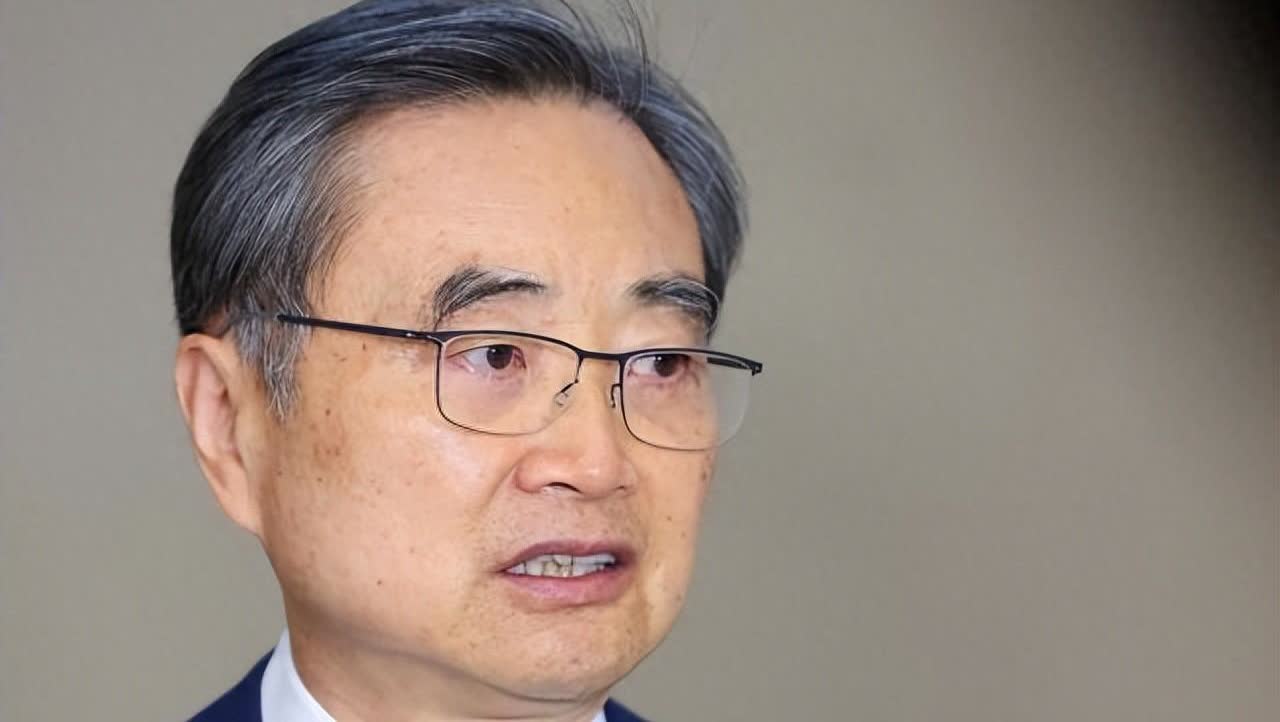 韩外长再出惊人之语。据韩联社报道，韩国外长赵显14日再谈韩中关系，称韩中之间
