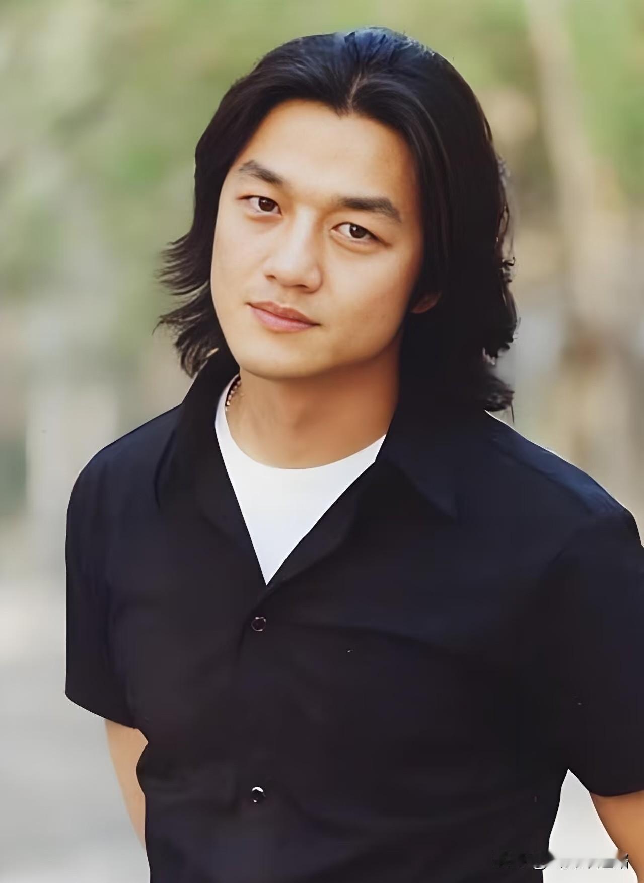 李亚鹏的中戏毕业证，晚了整整十七年才拿到手。当年为了帮兄弟出头，动手打了