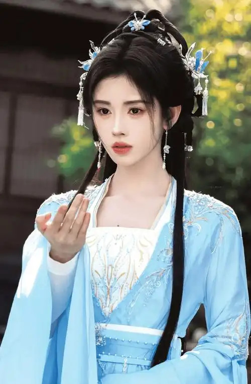 鞠婧祎:她是内娱最完美的女爱豆，出道12年零绯闻，零塌房，一人养活整个公司，从全
