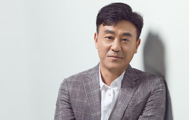 1997年，留学归来的女同学李海洋请何冰吃饭，她说“我都29了，明年30该嫁人了