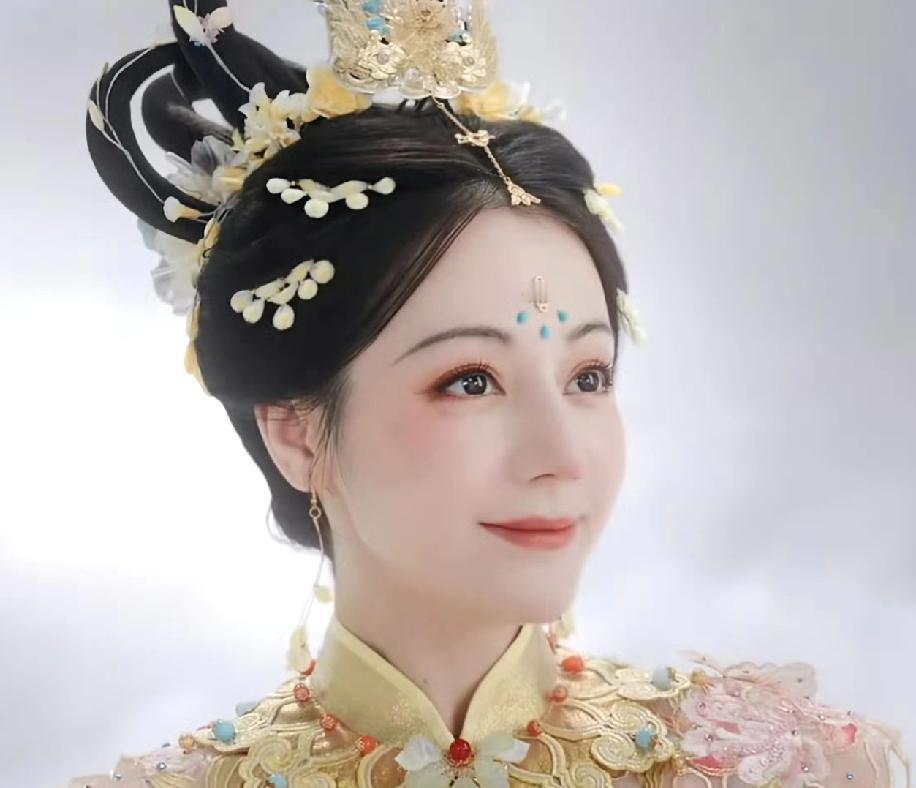 是不是有人和我一样，感觉自己的审美能力有问题了？为什么觉得现在的她看着有种