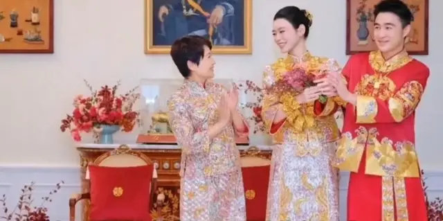 奚梦瑶敬茶戴22只金镯，四大豪掷300万，这碗茶等了7年​