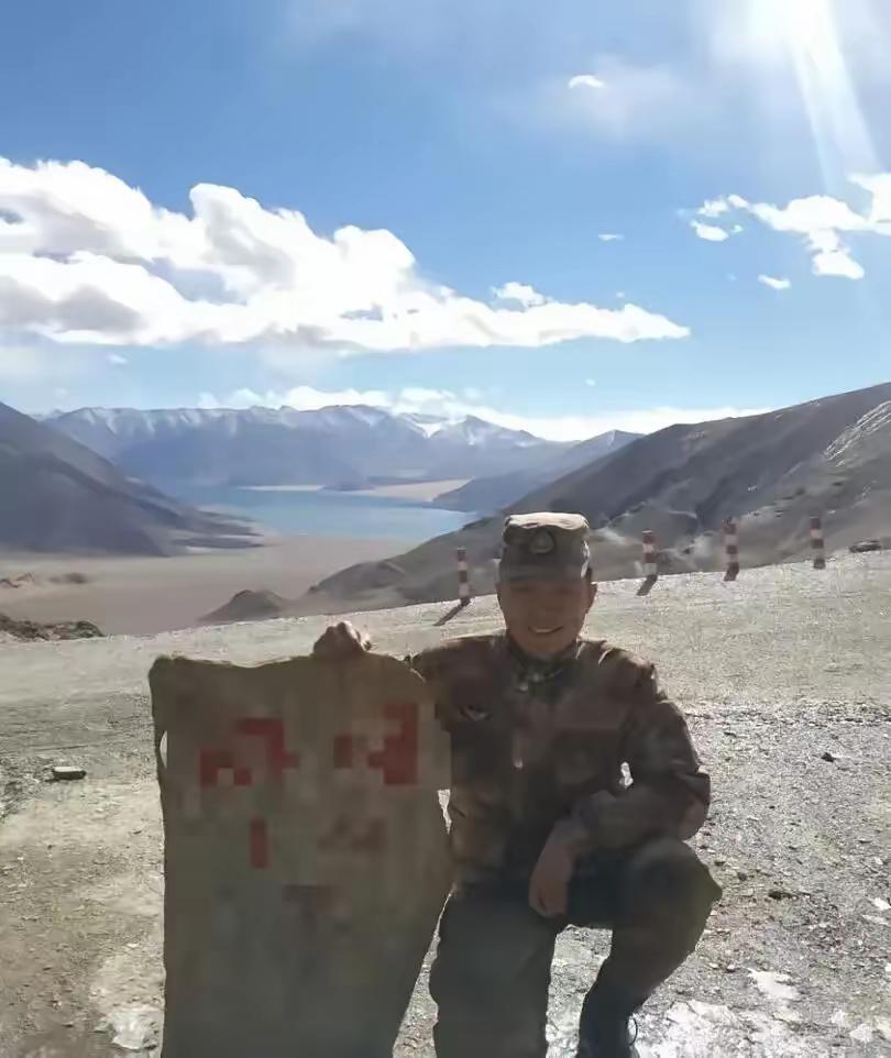 又一个让人心疼的真英雄走了！34岁的安徽小伙邵瑞，本来是陆军上尉，平时在海拔50