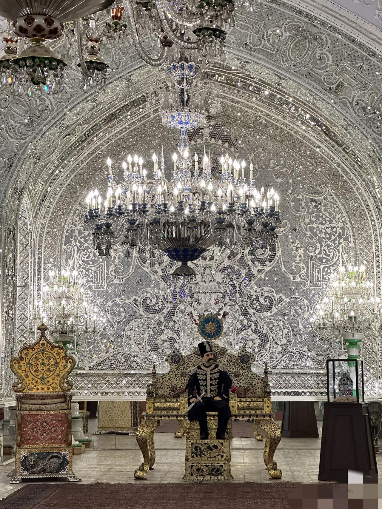 鹰酱这次又创造了历史他们仅仅用了几个小时，就把伊朗的“圆明园”给炸了个稀巴烂。