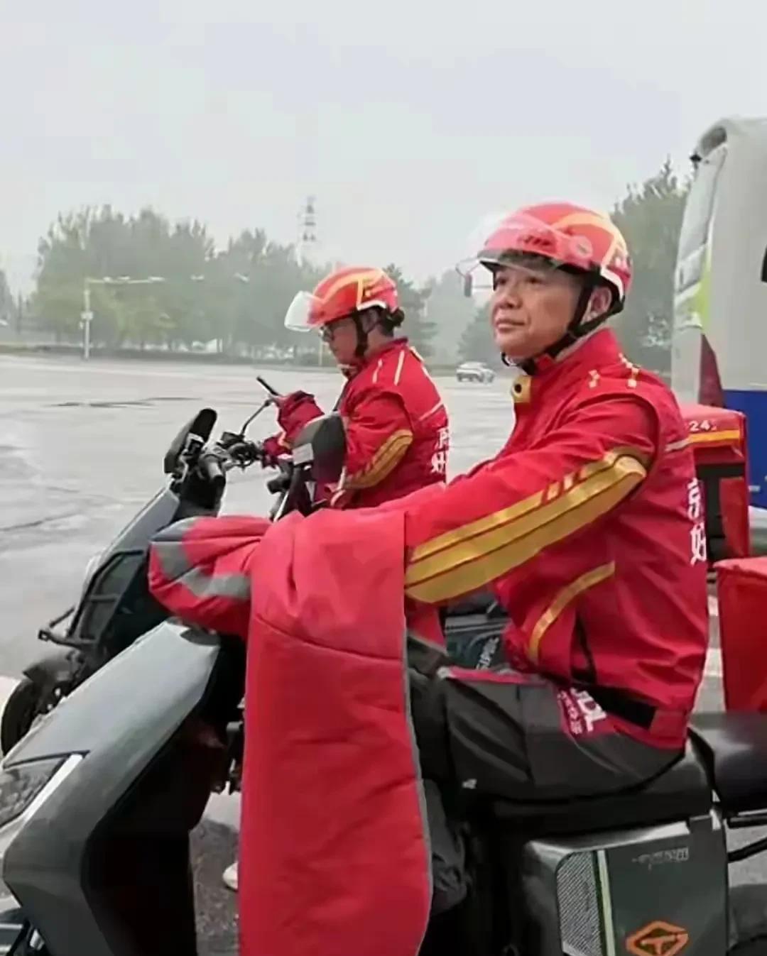 今天去北京一个小区送餐，车不让进，人走进去，浪费了几分钟，眼看马上就要超时了！