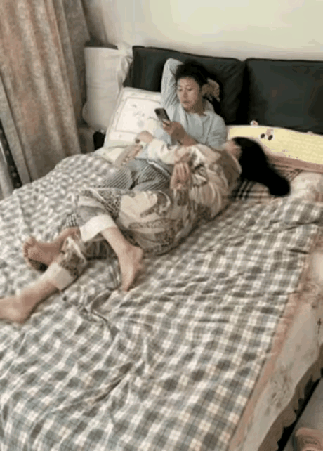 唉哟喂，这媳妇咋生气了某地某户人家，住着一对年轻夫妇。老公在外赚钱养家，妻子