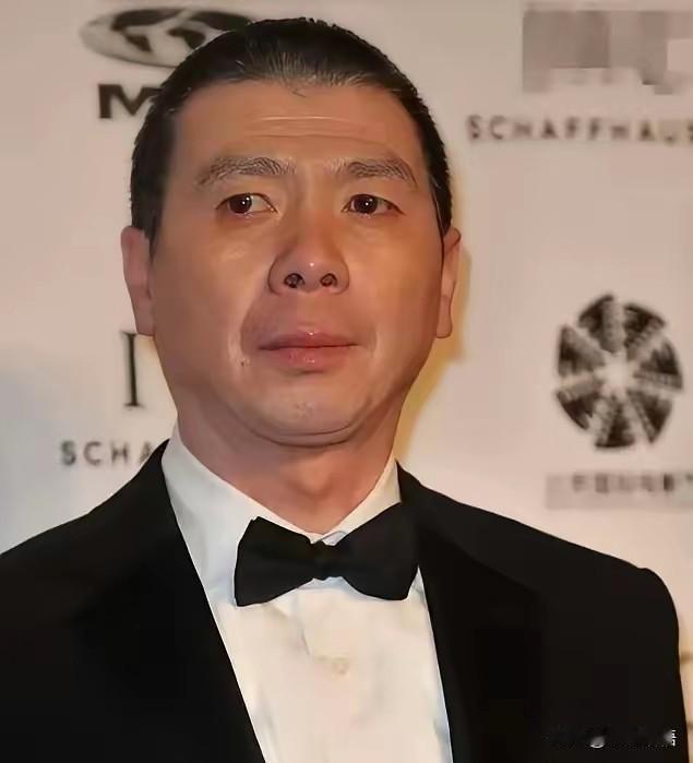 冯小刚前妻张娣在1999年离婚协议上签完字，没要他一分钱，直接走出门，从此再没在