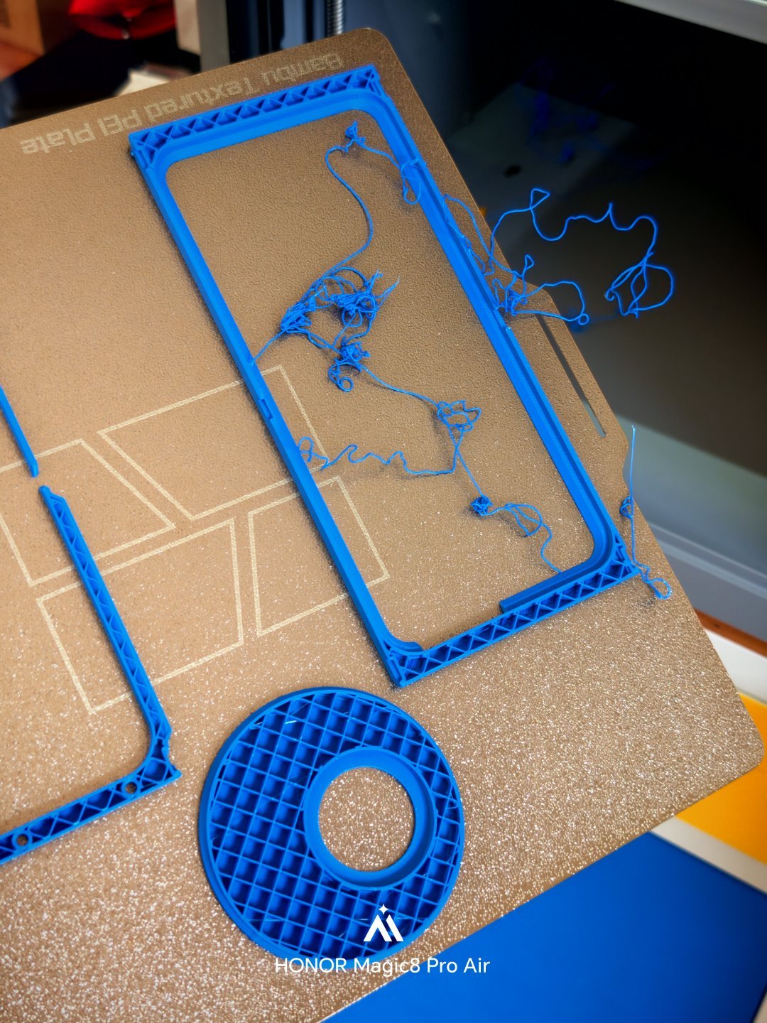 3D打印是好玩，但真的很耗时间。昨天这套模型忘记开支撑，结果打出炒面了。只能再跑