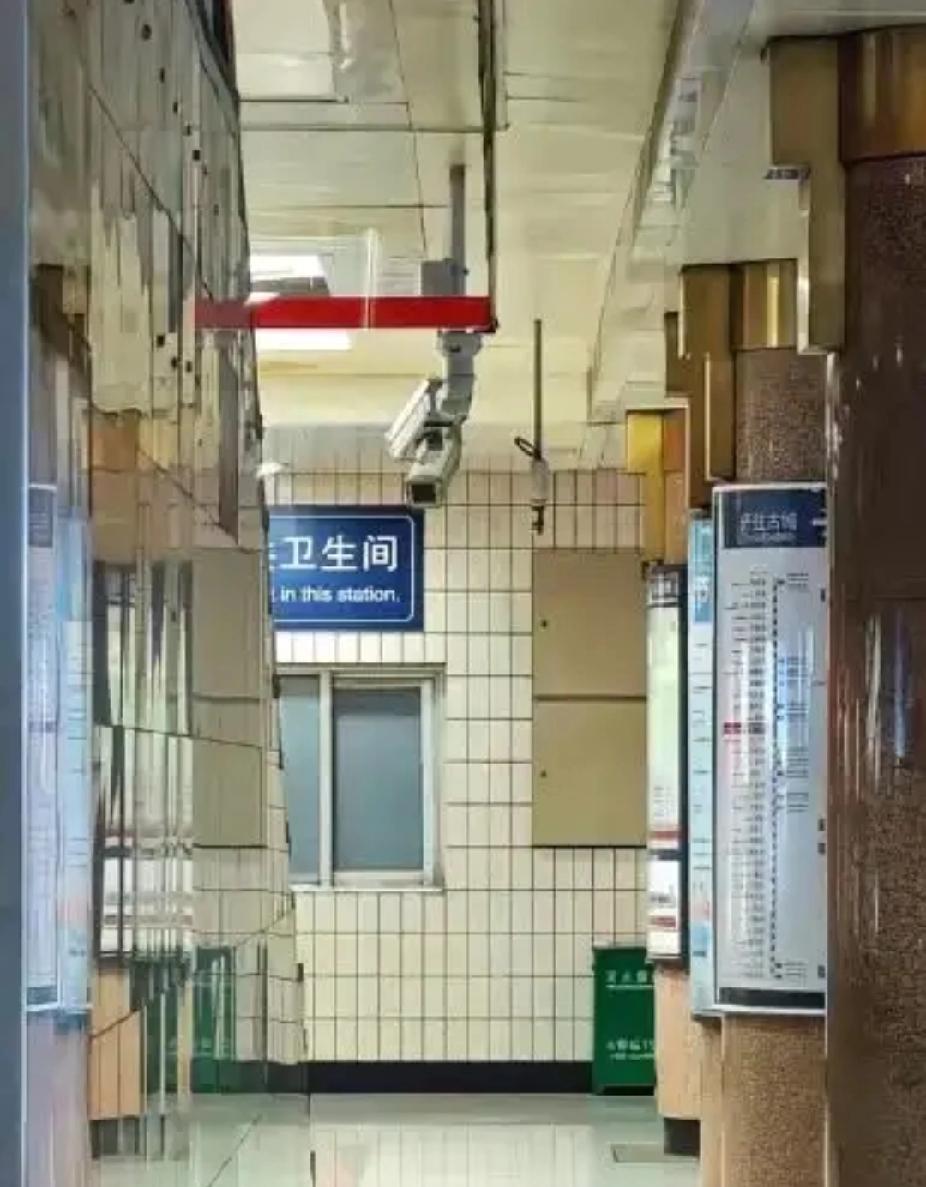 这个牌子谁设计的，着急的都会骂骂咧咧