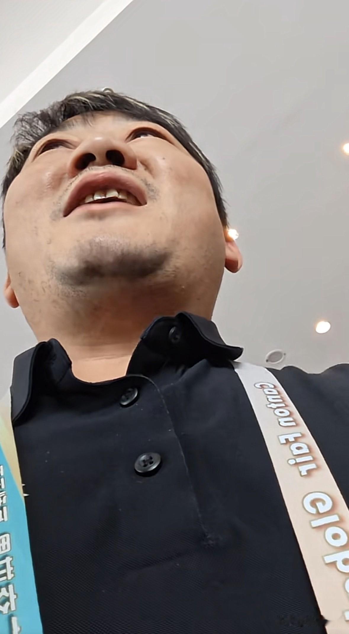 张雪车站现场喊话打广告，称“脸皮要厚”“明年达喀尔拉力赛缺一个冠名赞助商”，网友