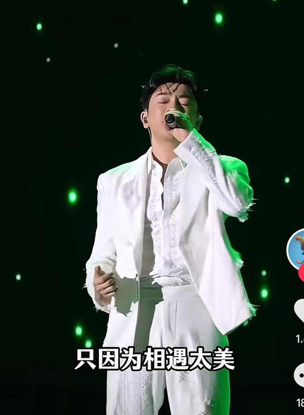 苏有朋也老了，唯一不变的就是帅气十足
