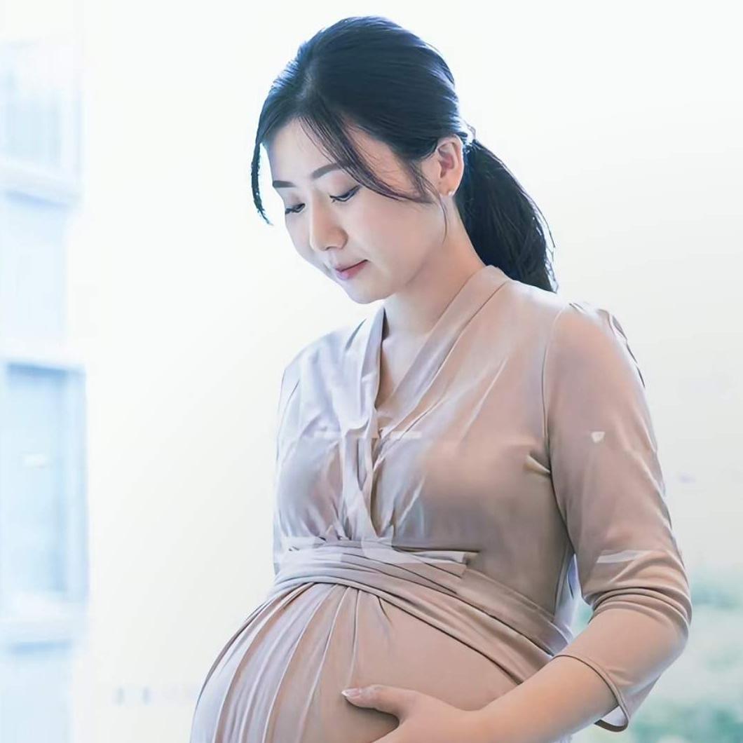 福原爱是不是恋爱脑啊，感觉她又陷入了一个新的循环。她现在其实完全没有必要再和