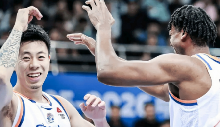 张镇麟9分，上海男篮大胜天津豪取12连胜。CBA常规赛，上海男篮客场挑战天津，这