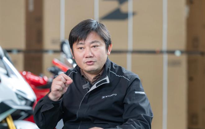 张雪因声援余承东引发争议 据媒体报道，张雪因发文声援余承东：我觉得太过分了，