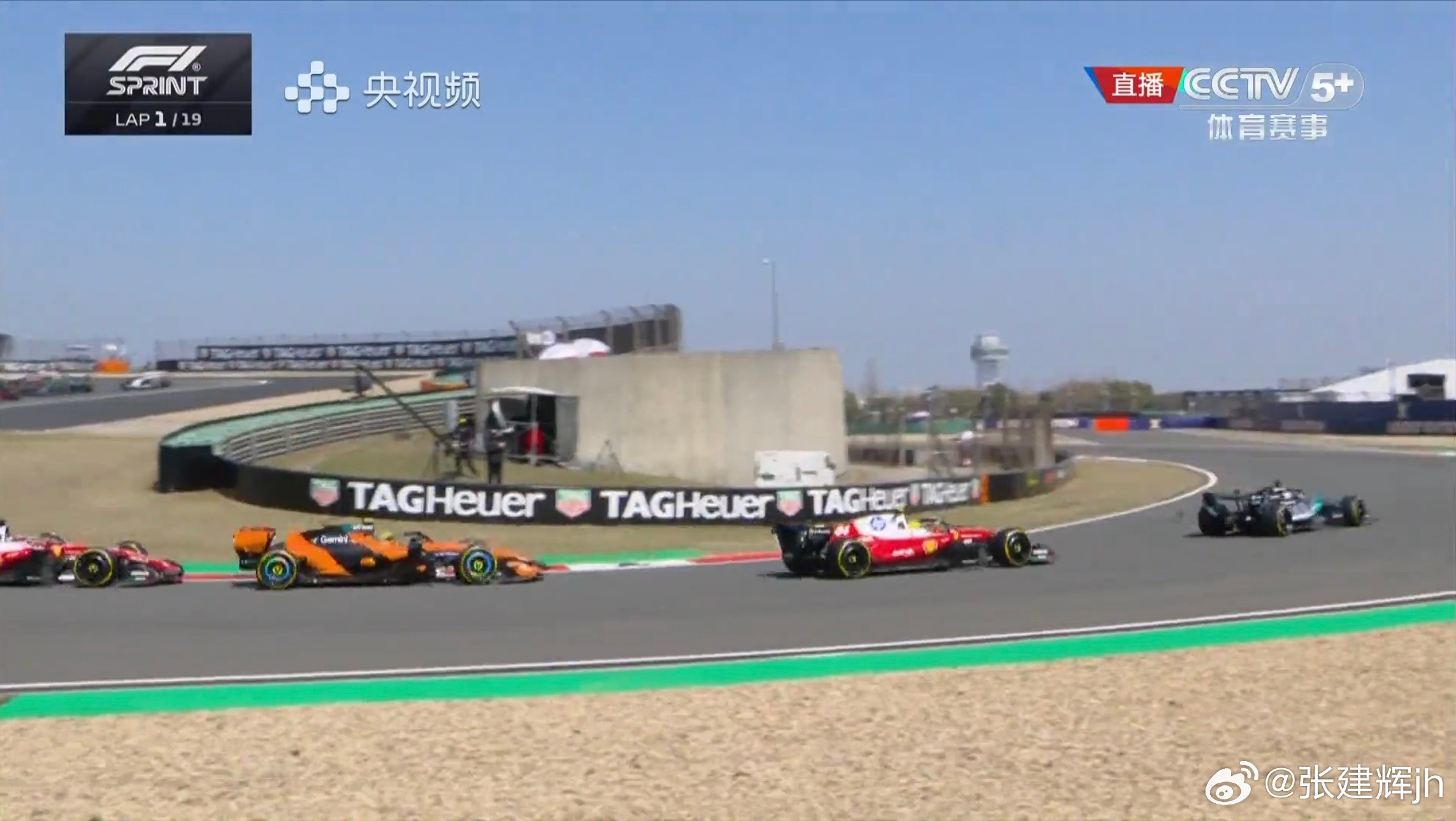 我说什么来着，法拉利起步就进前三，老汉领跑了哈哈哈，上海是福地，去年开拖拉机都