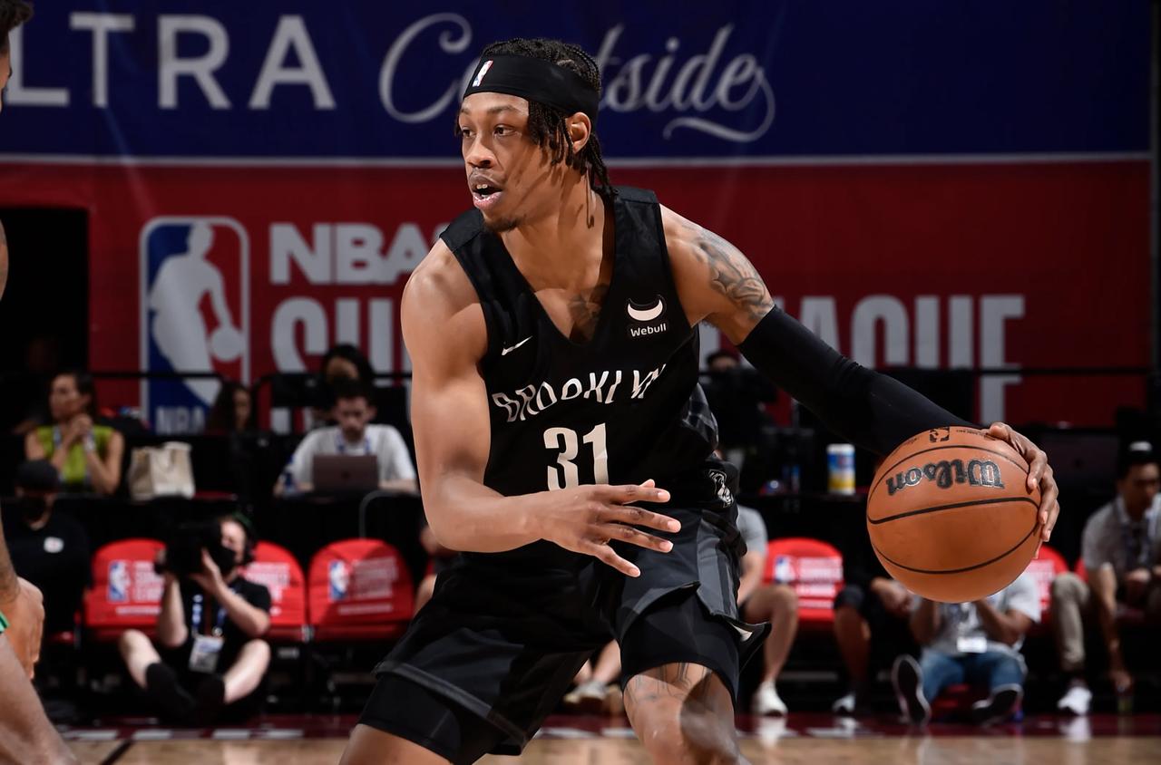 北京队新签约的王炸在今天正式抵京，如果手续办理顺利的话，他将在下周五正式参战对阵