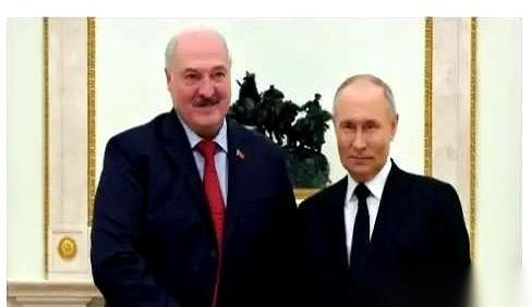 我跟你讲，去年那事儿，根本就不是什么“国际逮捕令”。那他妈是张催命符。就等着