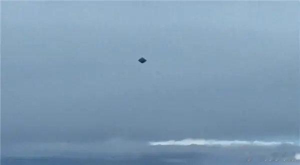 #UFO高速飞过墨西哥城上空#我就说有外星人👽肯定有！​