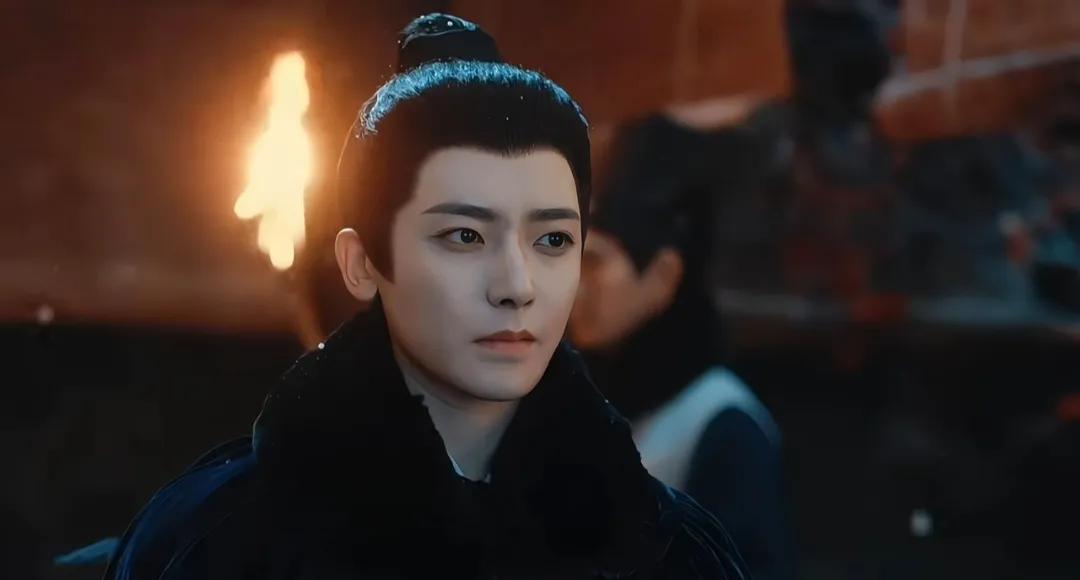 侯明昊这是被整了吧。一人辛辛苦苦拍了两部剧，同时播出，还好都是和谭松韵还有古力