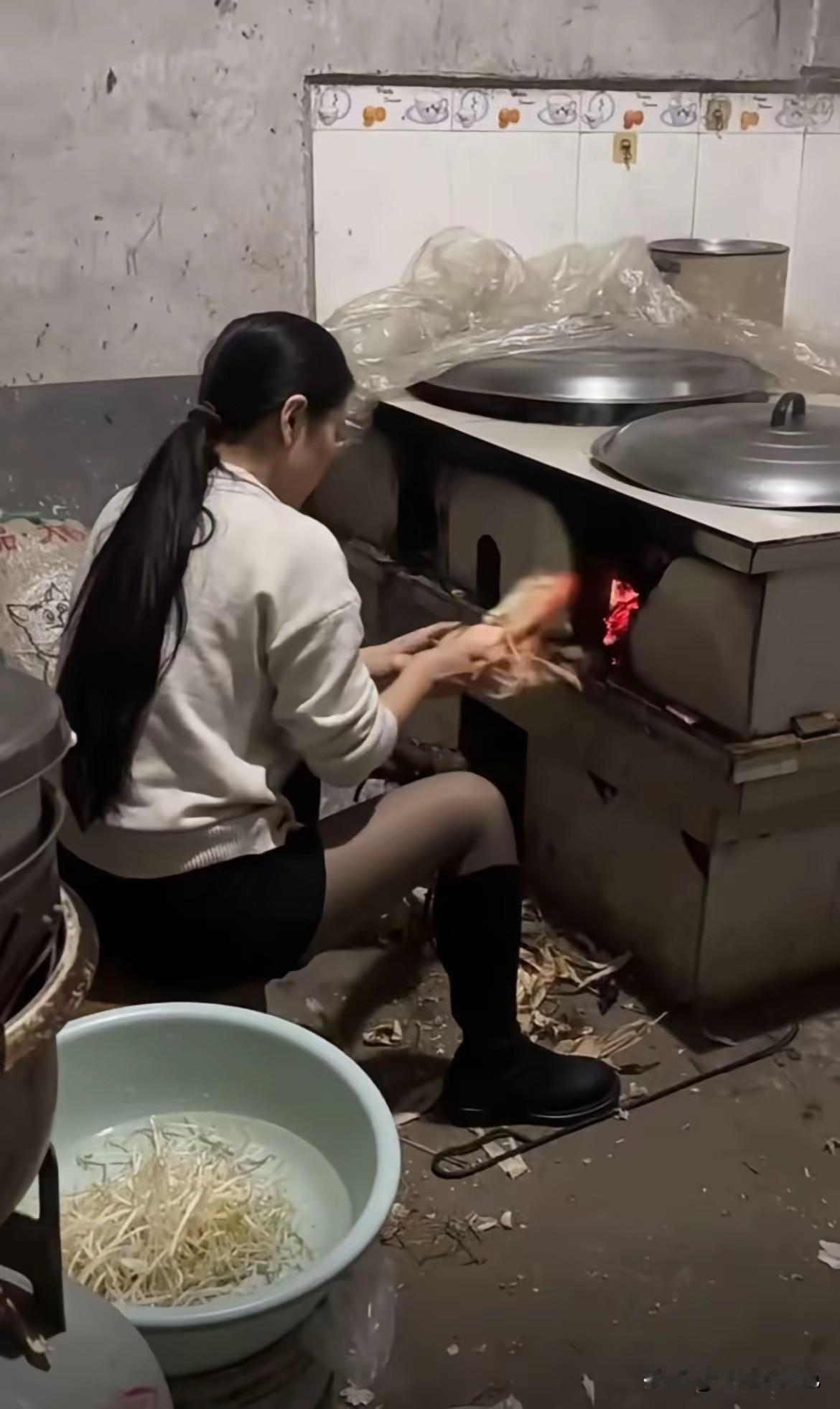 还是柴火灶煮饭好吃。80后的情怀