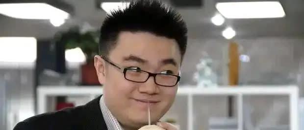 巴图近日的坦然表态，如一缕清风，吹散了围绕他多年的家庭阴霾。面对媒体，他直言不怨