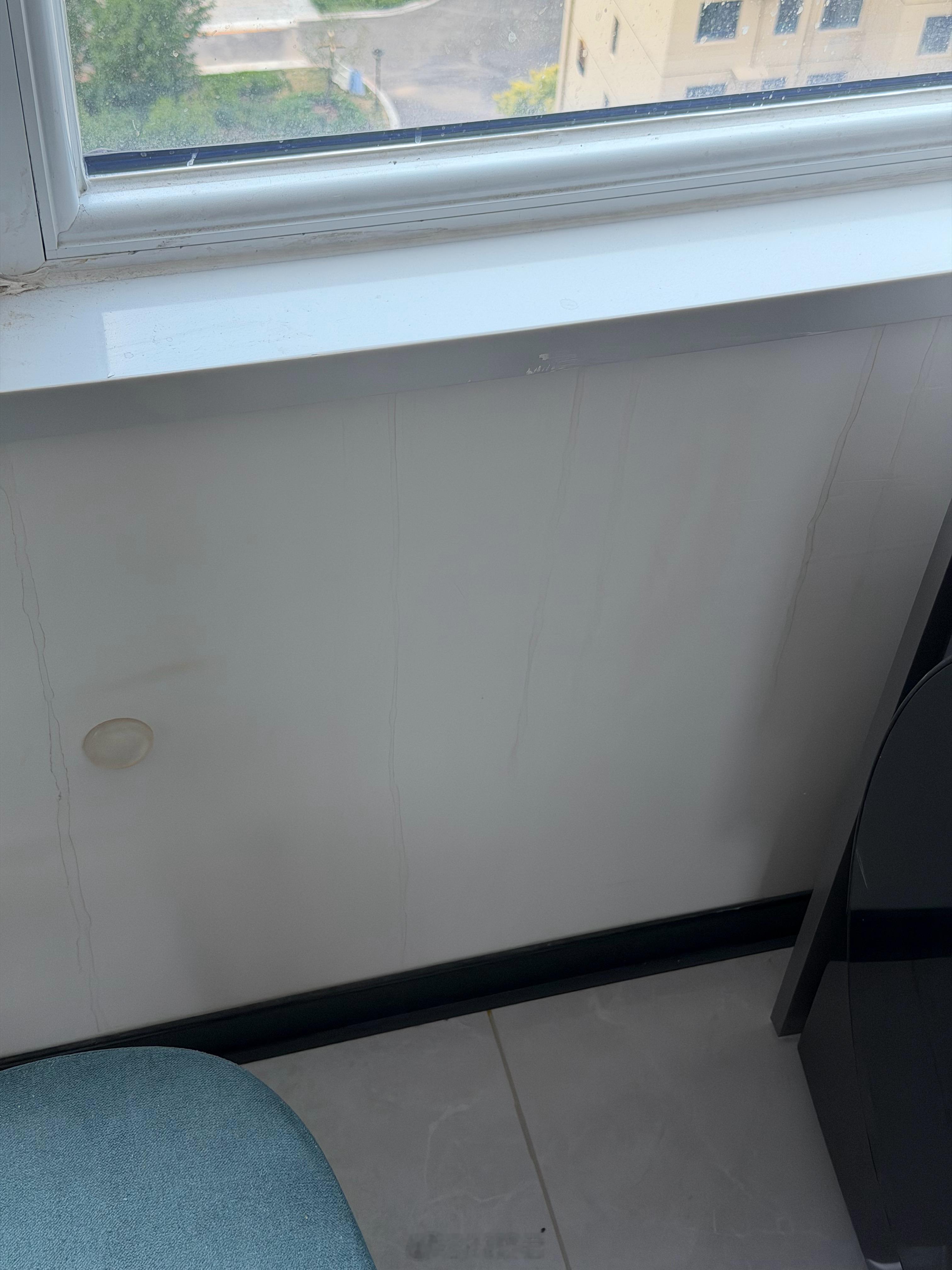 下暴雨，我家窗户都没扛住，全部渗水，已经维修了2次都不行，刚才又维修了一次，也是